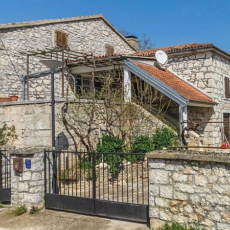 Cozy Apartment In Vrsar With Kitchen Exterior foto